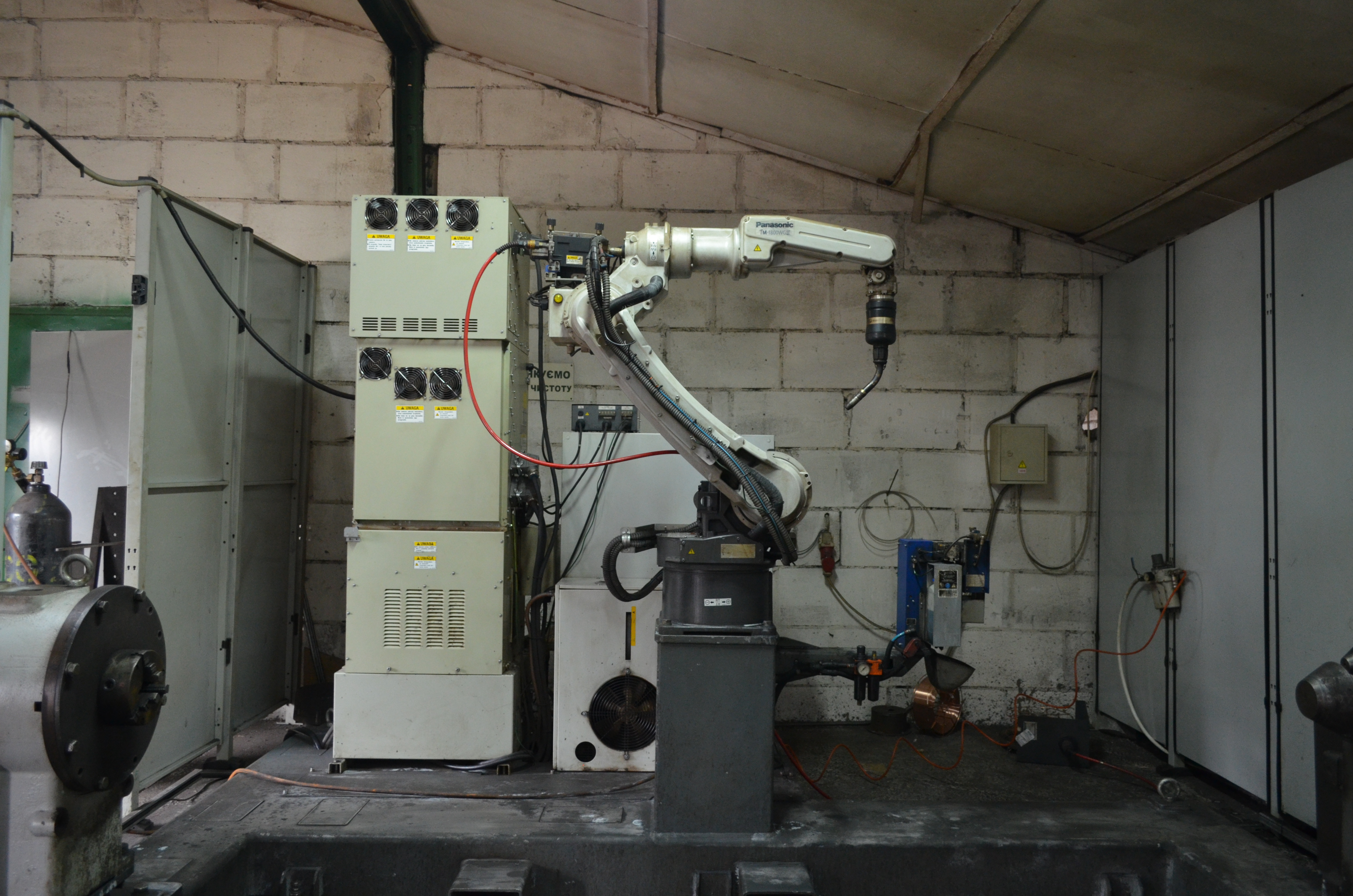 Welding robot PANASONIC TM 1800WG111 - industrial equipment on EFB code № 2866